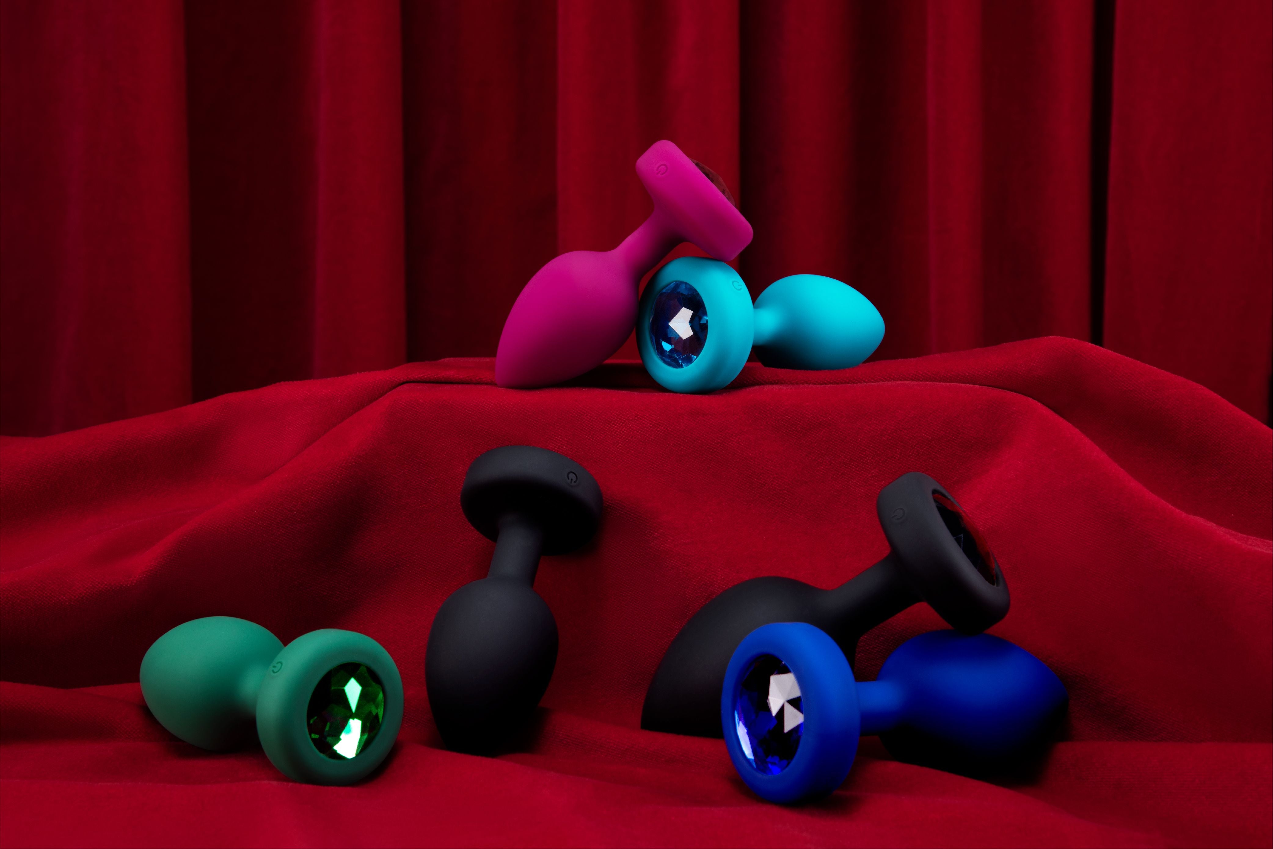 b-Vibe Vibrating Jewel anal plug 
